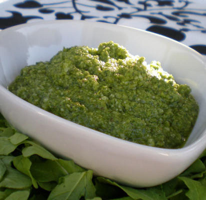 pesto à la roquette et aux noix