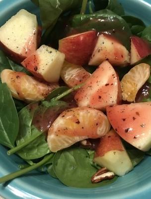 salade d'hiver avec vinaigrette à la framboise
