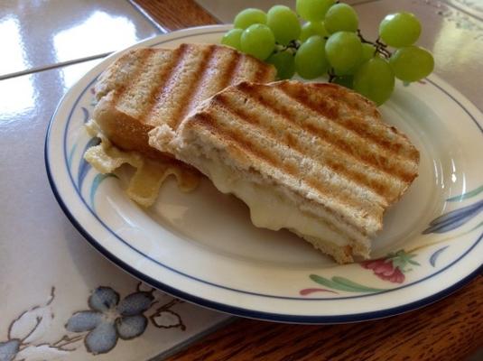 recette de panini au fromage grillé et au miel