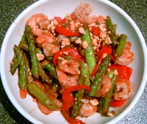 crevettes thaïlandaises et riz aux légumes frais