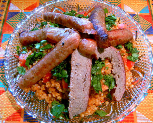 salade de couscous tunisien avec saucisses grillées
