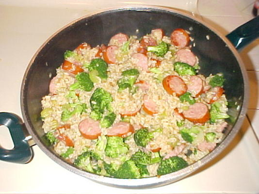 brocoli et saucisse avec du riz
