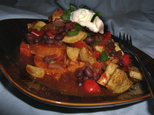 chili aux haricots noirs sur des patates douces