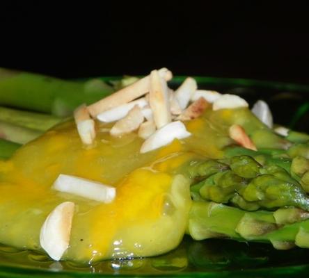 asperges à la sauce à l'orange et au gingembre