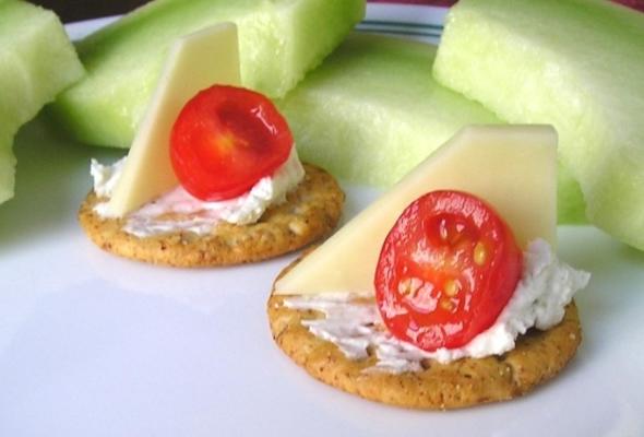 amuse-gueules au fromage et aux tomates