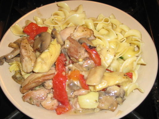 casserole de poulet, champignons et artichauts