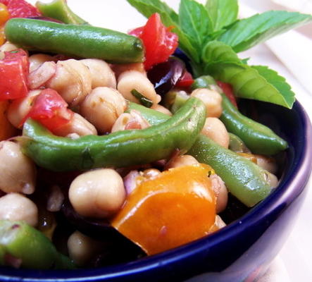 salade tiède de haricots et de tomates au basilic