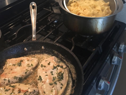 poitrine de poulet avec sauce au vin au basilic