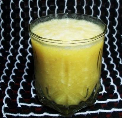 smoothie à la mangue et à l'ananas