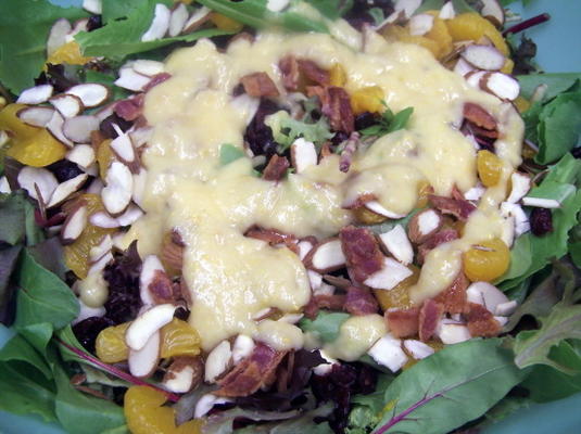 salade de fruits et laitue avec vinaigrette au yogourt et à l'orange