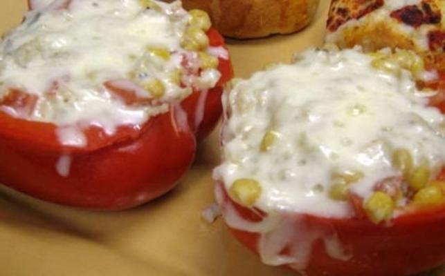 poivrons farcis avec du riz et des légumes
