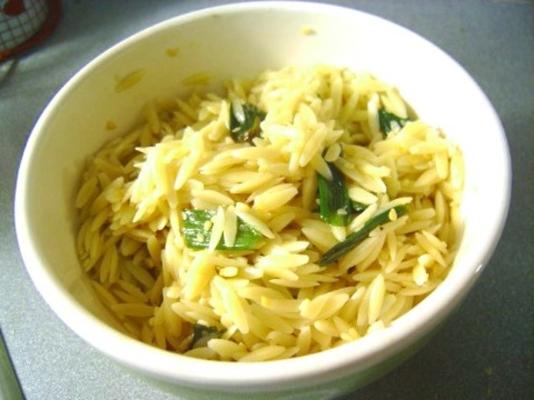 orzo de sésame aux oignons carbonisés