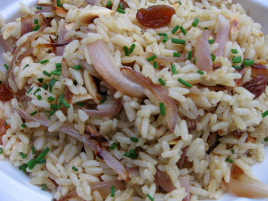 riz indien au curry avec raisins secs et amandes
