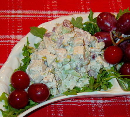 salade de poulet aux pistaches et raisins