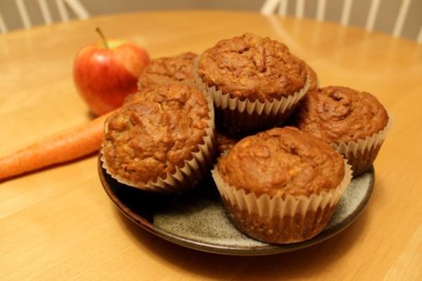 muffins à la banane, aux carottes, aux pommes et au son d'avoine