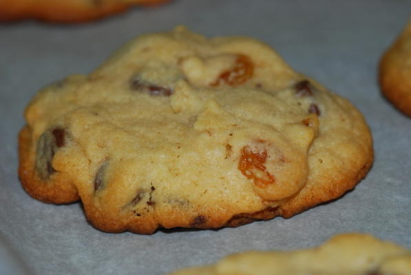 façonner et cuire des biscuits