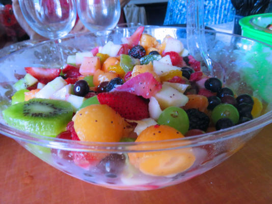 salade de fruits frais avec vinaigrette aux graines de pavot
