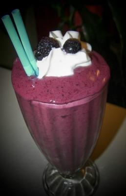 smoothie noir et bleu et framboise