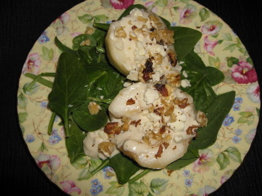 salade de poires aux épinards, fromage bleu et noix