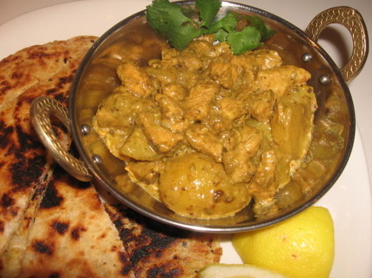 murghi aur aloo (poulet au curry et pommes de terre)