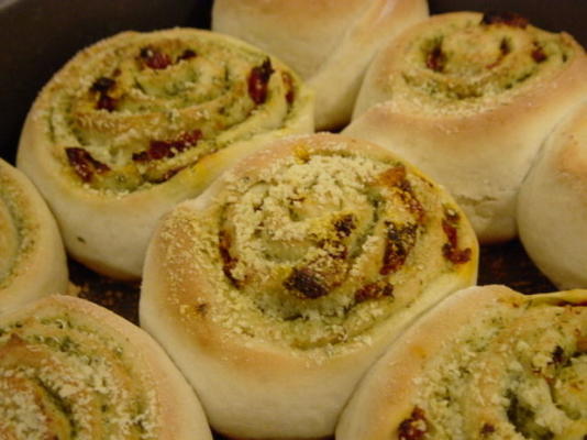 rouleaux de tourbillon de pesto