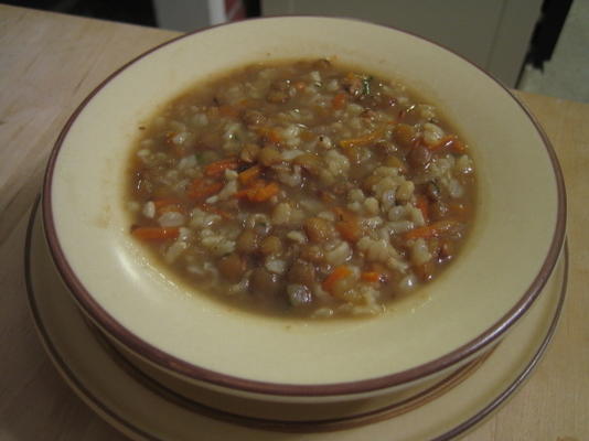 soupe aux lentilles et au riz avec saucisse (faible en gras)