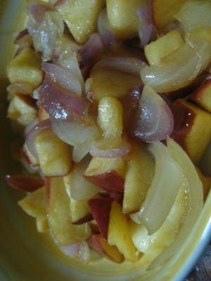 pommes et oignons: un plat d'accompagnement pour le porc