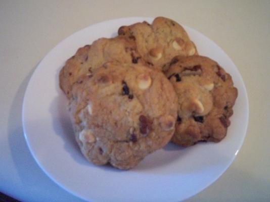 biscuits au chocolat blanc, aux cerises et aux pacanes