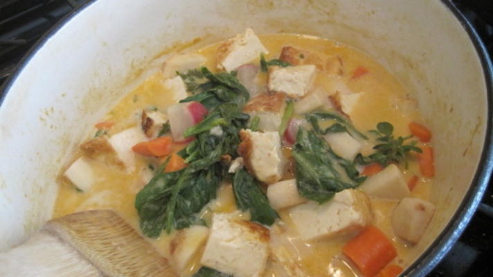 tofu thai aux courgettes, poivron rouge et citron vert