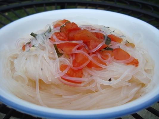 pâtes de cheveux d'ange avec ail et basilic