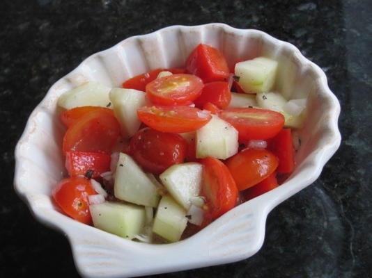 concombres et tomates marinés