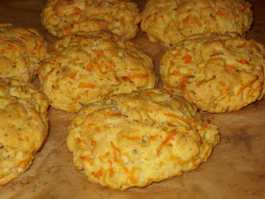 biscuits de dîner aux carottes et aux herbes