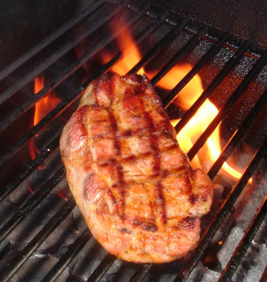 porc en bonne santé sur le barbecue