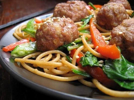 ma version des spaghettis chinois et des boulettes de viande de rachael ray