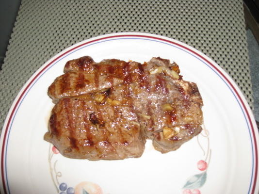 steaks grillés à l'ail