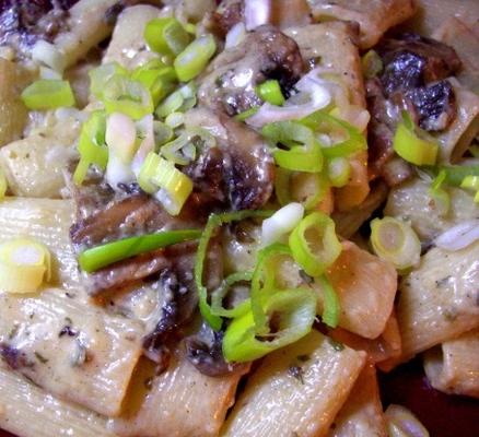 mostaccioli crémeux aux lardons et champignons