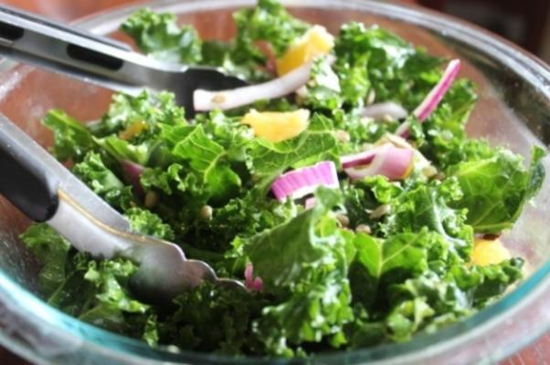 salade de chou cru avec vinaigrette au citron et au miel