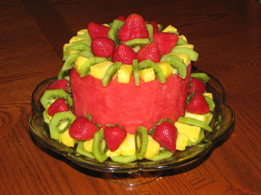 gâteau aux fruits (fruits frais en forme de gâteau)