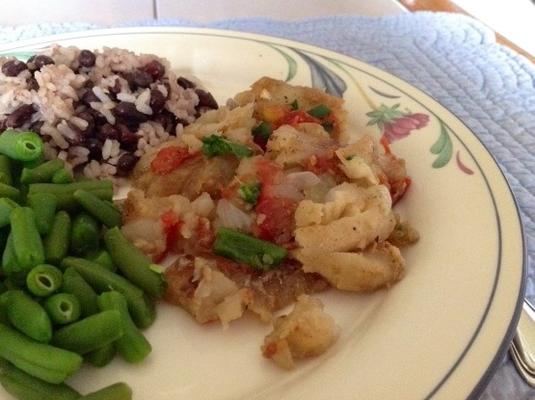 corvina a la chorillana (poisson péruvien à la sauce tomate épicée)