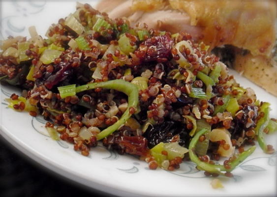 farce de quinoa aux poireaux, noix et cerises