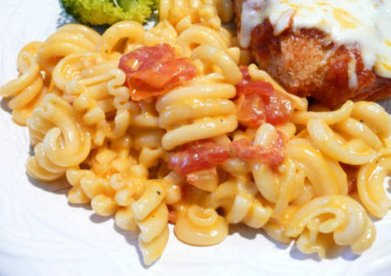 macaroni, tomate et fromage