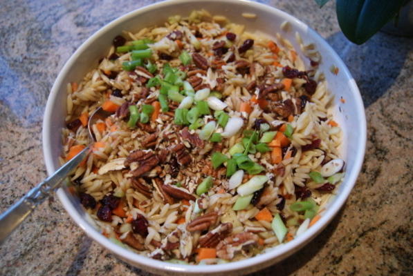 salade d'orzo aux canneberges et aux pacanes