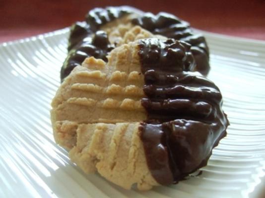 Biscuits au beurre de cacahuètes trempés au chocolat