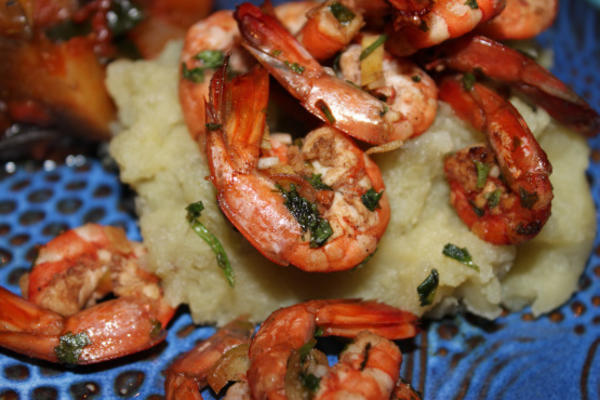 crevettes grillées à la noix de coco des Caraïbes avec marinade au rhum