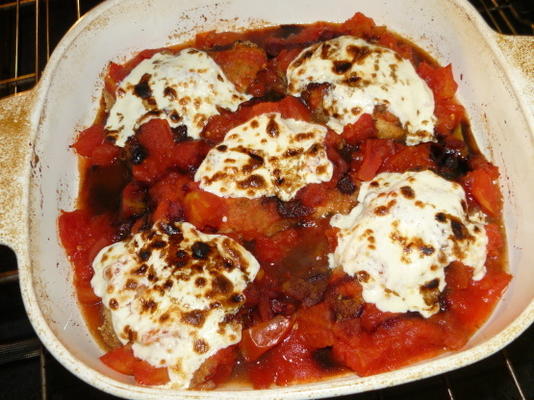 poulet cuit au four avec mozzarella fraîche et tomates