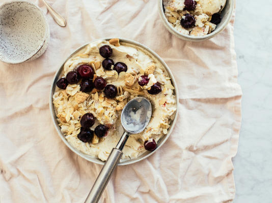 crème glacée au fromage et aux cerises Amaretto