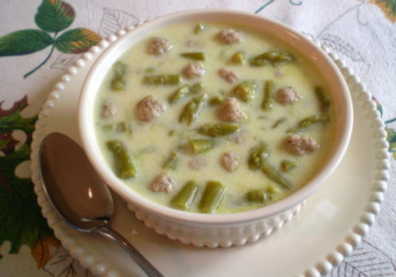 soupe d'asperges avec mini boulettes