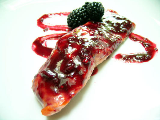 saumon grillé au coulis de mûres et de cabernet