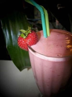 smoothies prénatals à la fraise et à la banane