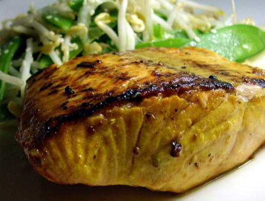 saumon atlantique infusé au citron vert avec salade asiatique